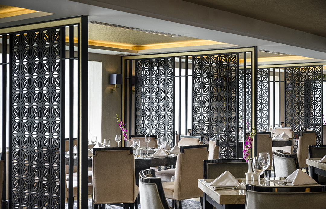 Sanctuary Yangzi Explorer Restaurant 2.jpg